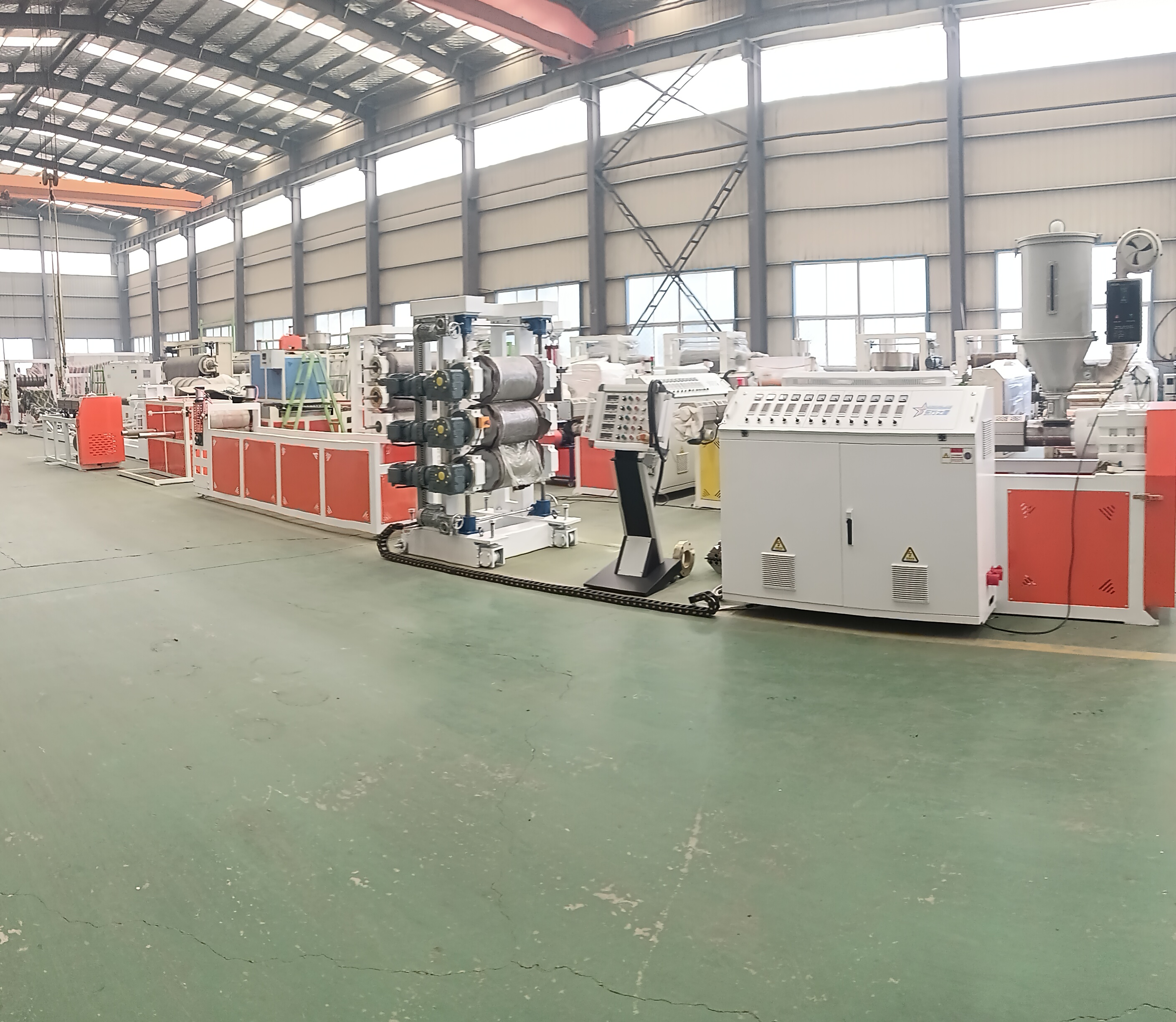 Caratteristiche dell'estrusore per fogli POK