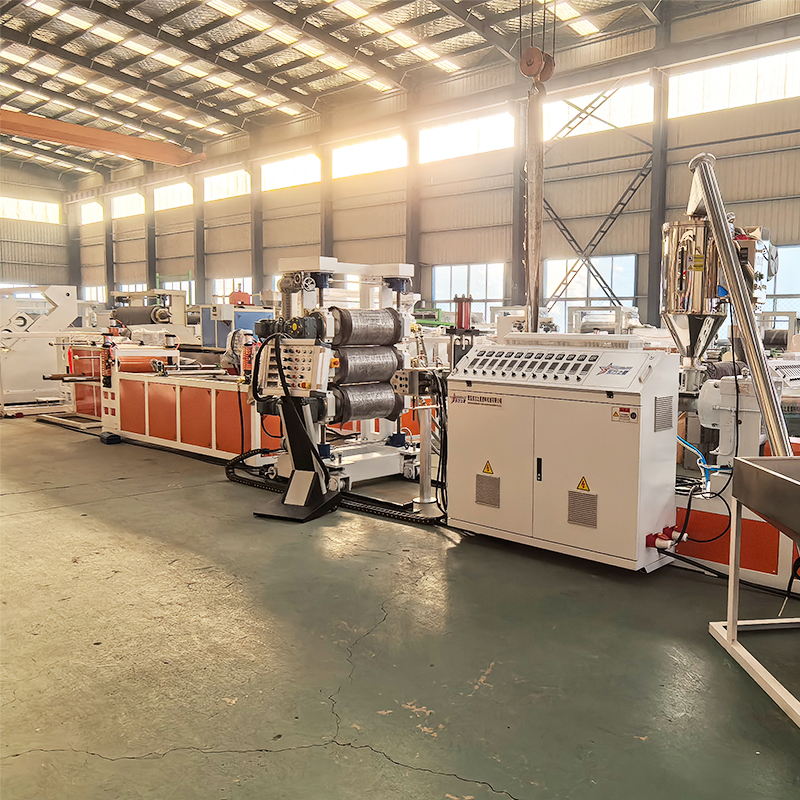 Macchina per estrusione di lastre PS.Caricamento