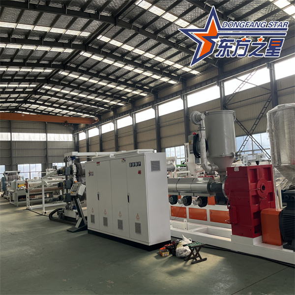 ​La nostra azienda ha completato con successo il caricamento del container di attrezzature per lastre coestruse in ABS.