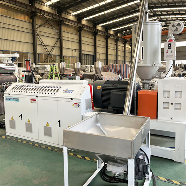 Linea di estrusione di polietilene PE di colore nero Macchina per fogli di plastica HDPE