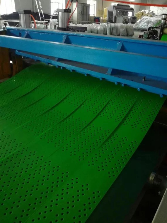 Linea di estrusione monovite per la produzione di geocelle in HDPE